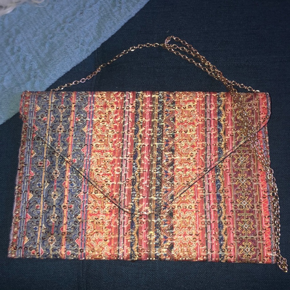 Colorful summer clutch with gold chain!